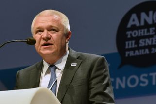 Korupci lze zničit jediným zákonem. Politici jej ale setrvale odmítají - Médium.cz